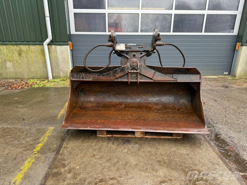  4 Different tiltbucket / kantelbak / Schwenklöffel Schaufeln