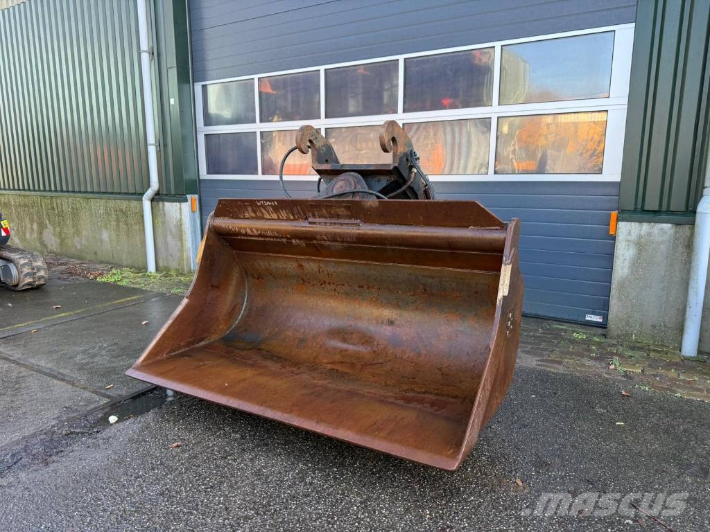  4 Different tiltbucket / kantelbak / Schwenklöffel Schaufeln