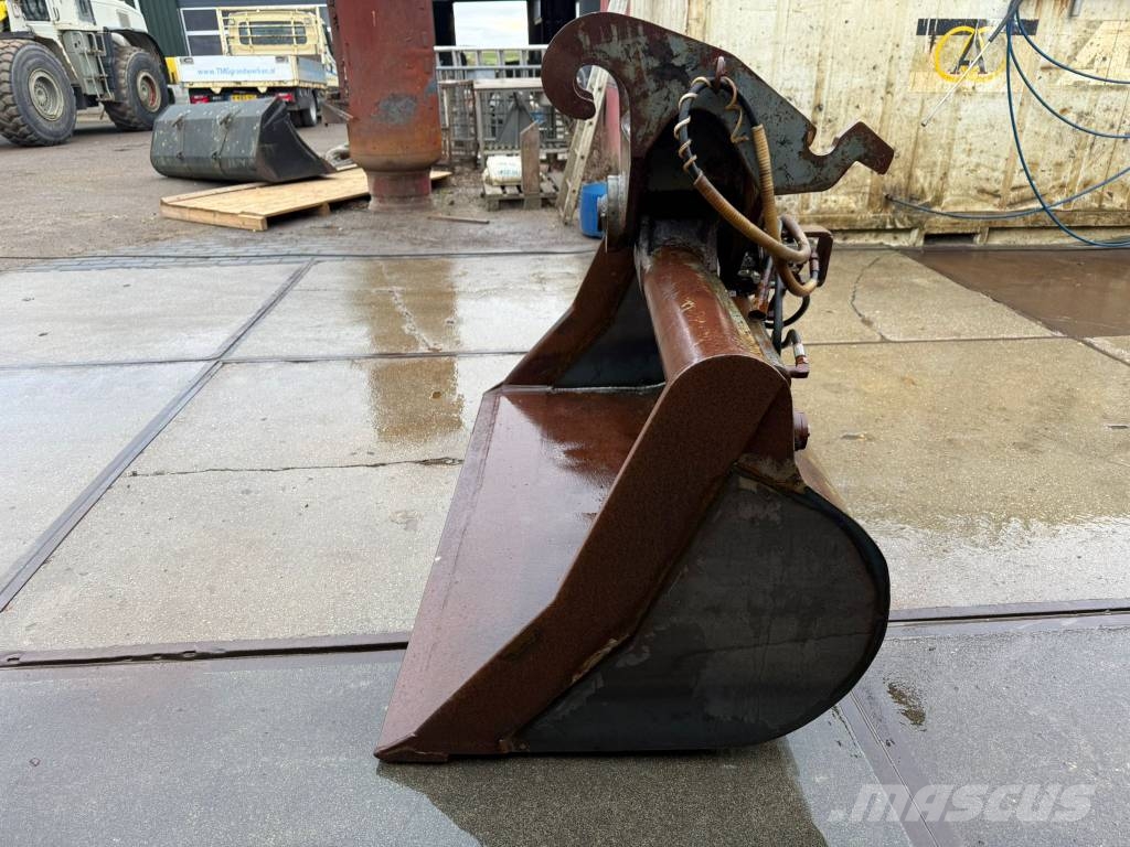  4 Different tiltbucket / kantelbak / Schwenklöffel Schaufeln