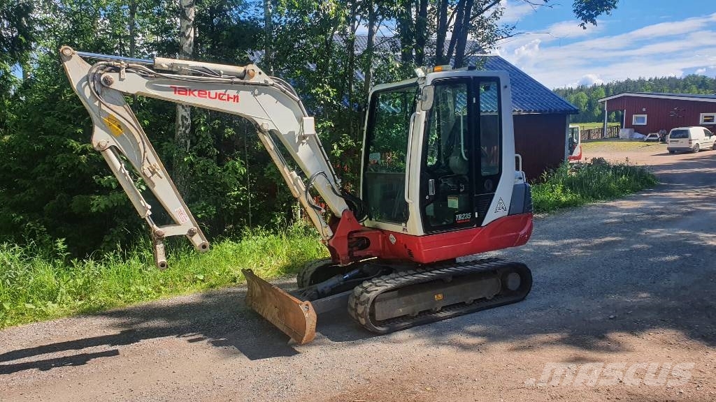 Takeuchi TB235 Minigravemaskiner