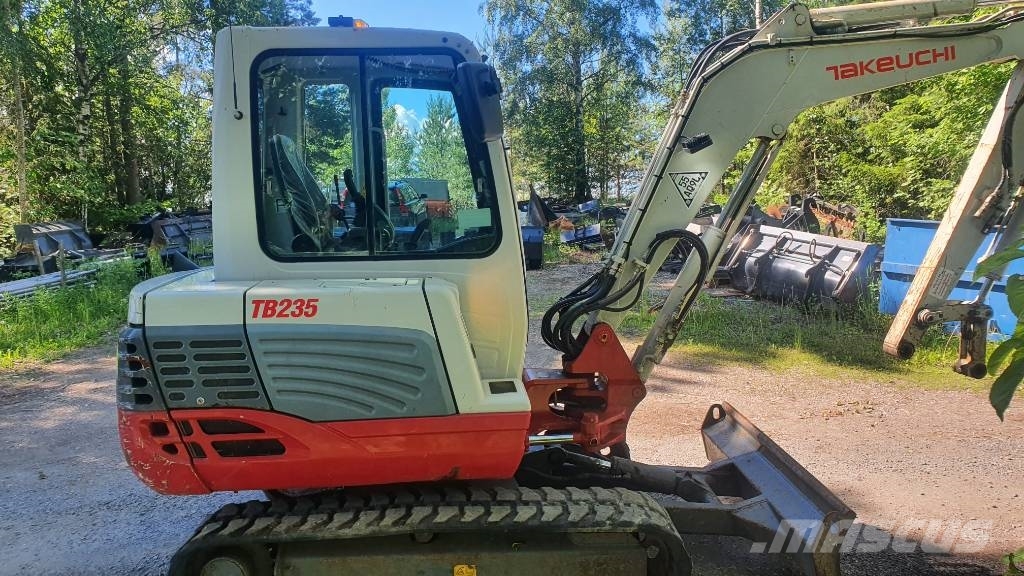 Takeuchi TB235 Minigravemaskiner