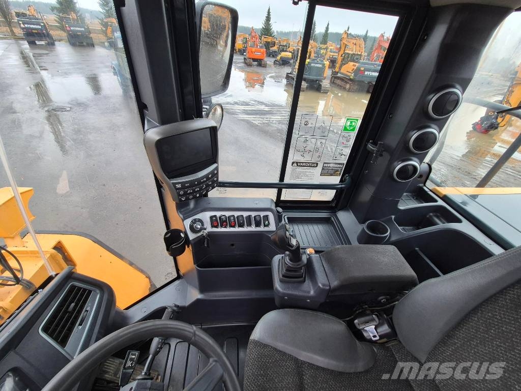 Hyundai HL 960 لوادر بعجل