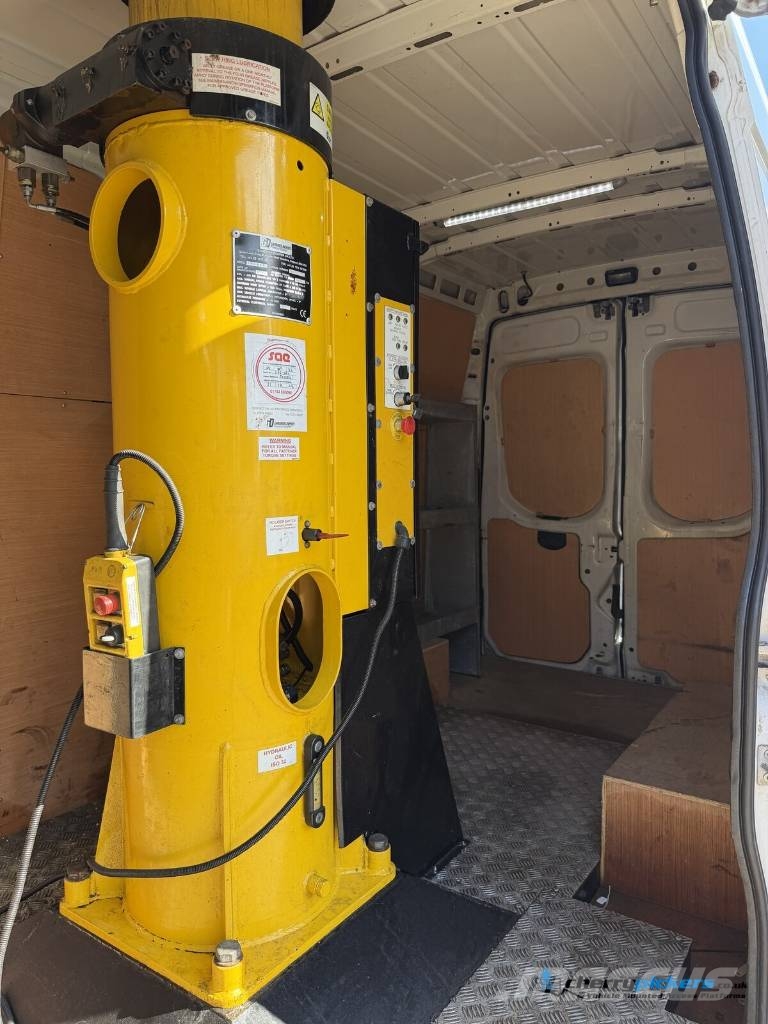 Iveco Daily Gardner Denver TDA145 Cherry Picker المنصات الهوائية المثبتة على شاحنة