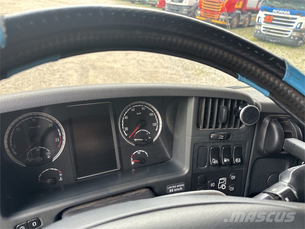 Scania P410 8x2/6 Knæklad / abschleppwagen Autotransporteri