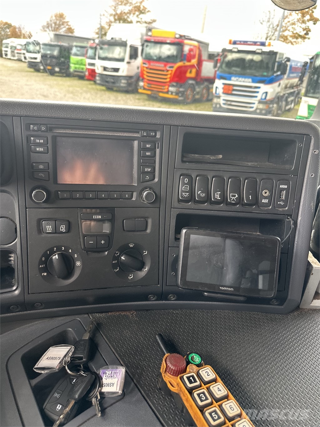 Scania P410 8x2/6 Knæklad / abschleppwagen Autotransporteri