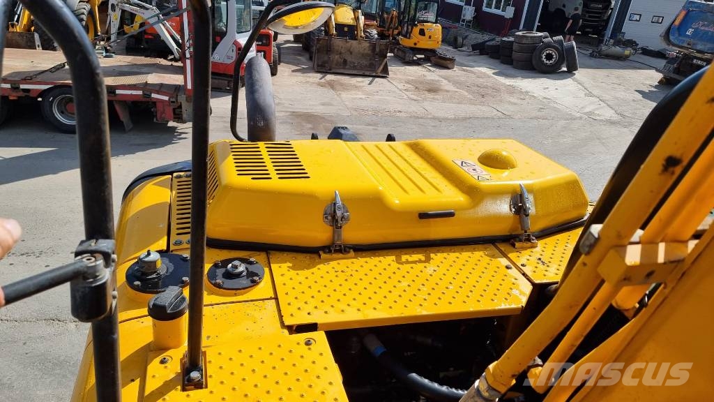 JCB JS 131 LC 履带挖掘机