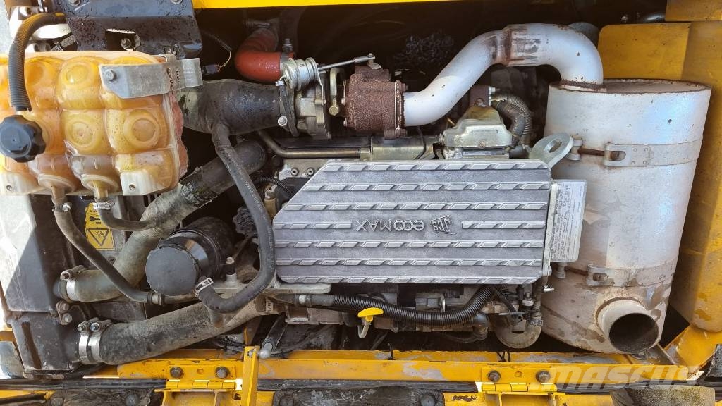 JCB JS 131 LC 履带挖掘机