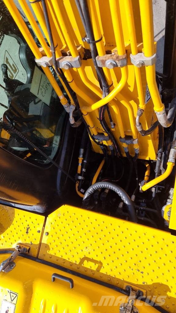 JCB JS 131 LC 履带挖掘机