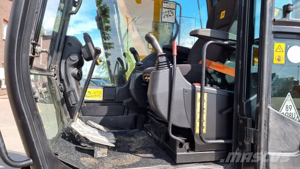 JCB JS 131 LC 履带挖掘机