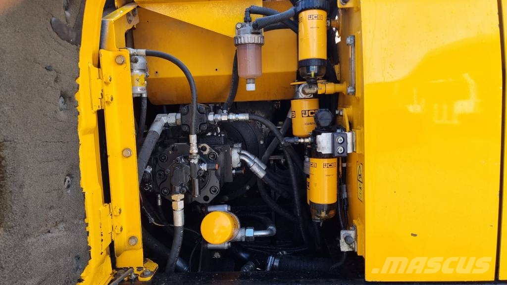 JCB JS 131 LC 履带挖掘机