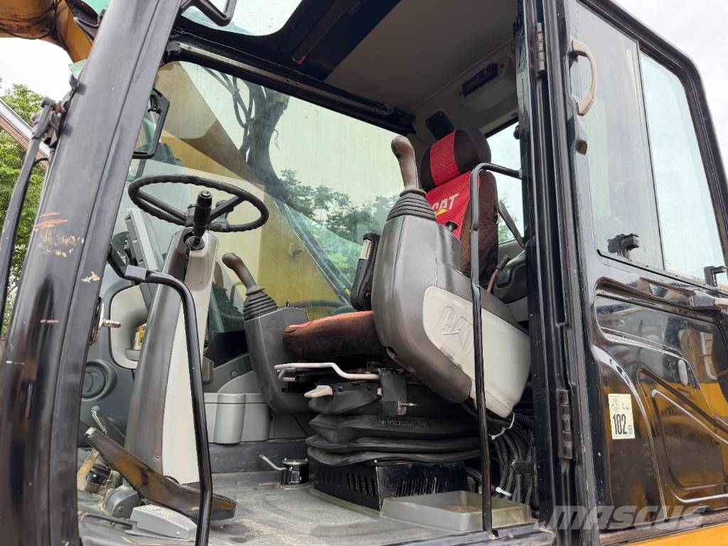 CAT M320D Bagri na kolesih