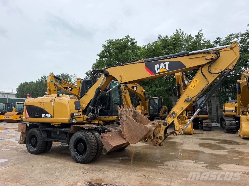 CAT M320D Bagri na kolesih