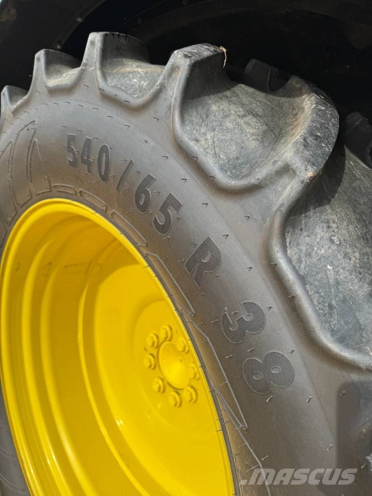 John Deere 6115R الجرارات
