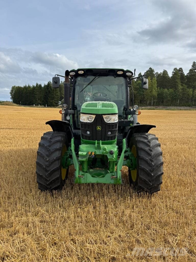 John Deere 6115R الجرارات