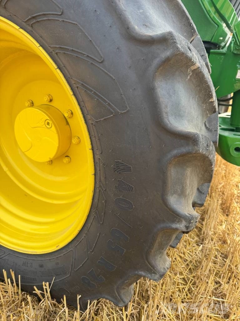 John Deere 6115R الجرارات