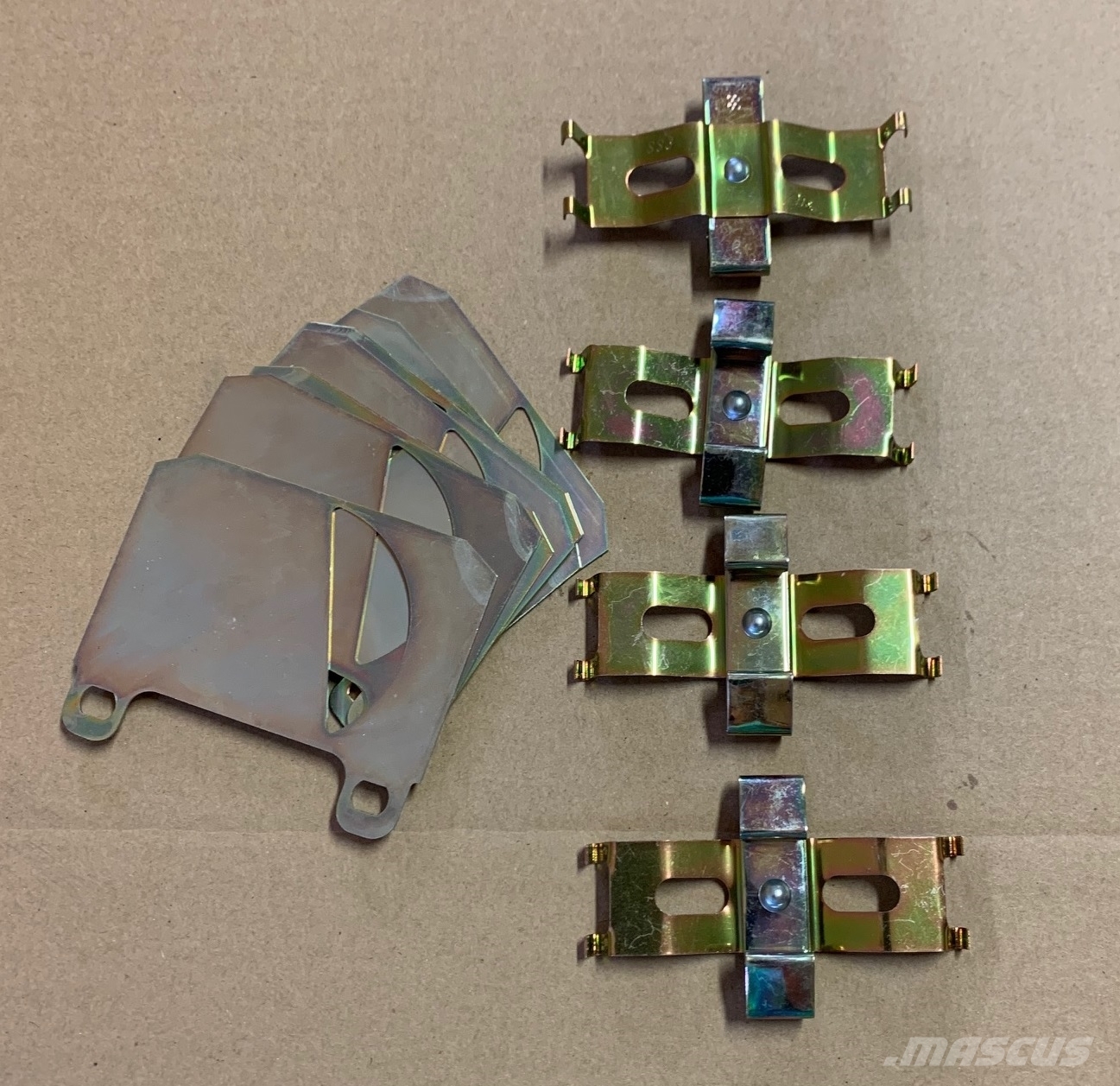 Deutz-Fahr Brake pad fixing kit 04349607, 0434 9607, 4349607 Freins