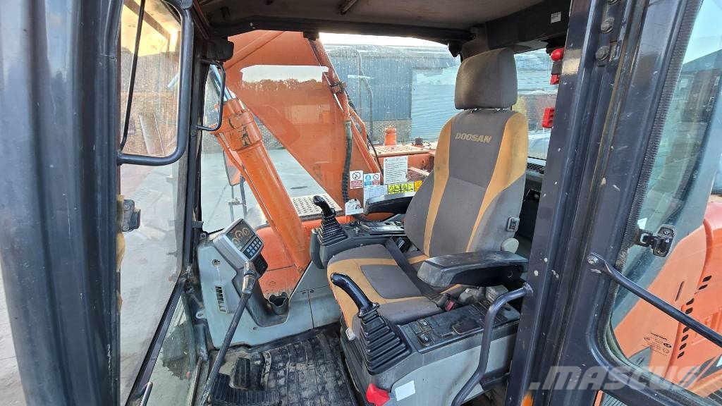 Doosan DX 140 LC Gravemaskiner på larvebånd