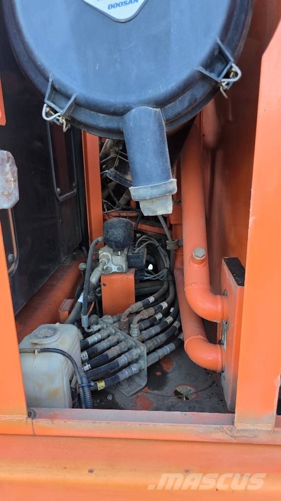 Doosan DX 140 LC Gravemaskiner på larvebånd