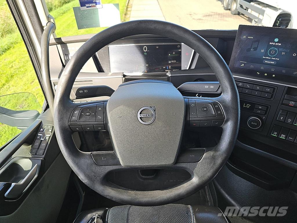 Volvo FH 460 6X2 GLOBE SKIRTS Prime Movers