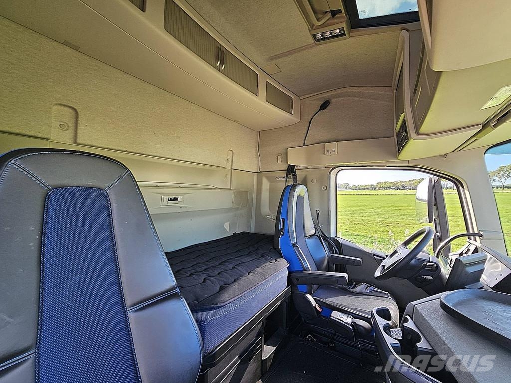 Volvo FH 460 6X2 GLOBE SKIRTS Prime Movers