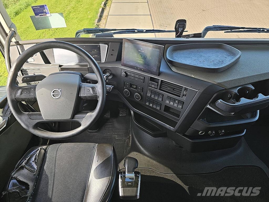 Volvo FH 460 6X2 GLOBE SKIRTS Prime Movers
