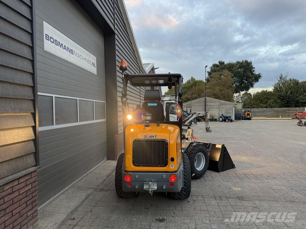 GiANT G2500 X-TRA HD shovel NIEUW met PRO-INCHING Kolesni nakladalci