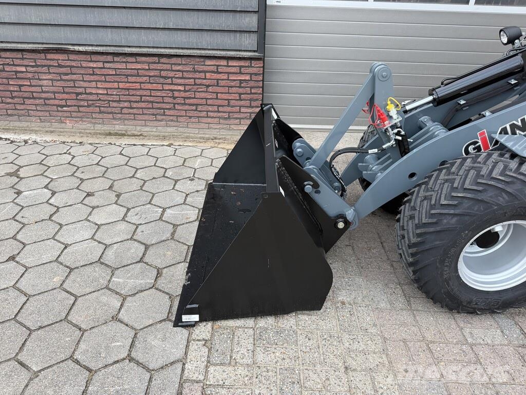 GiANT G2500 X-TRA HD shovel NIEUW met PRO-INCHING Kolesni nakladalci