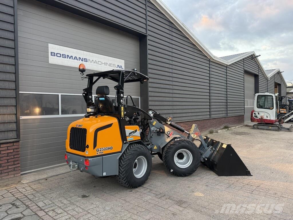 GiANT G2500 X-TRA HD shovel NIEUW met PRO-INCHING Kolesni nakladalci