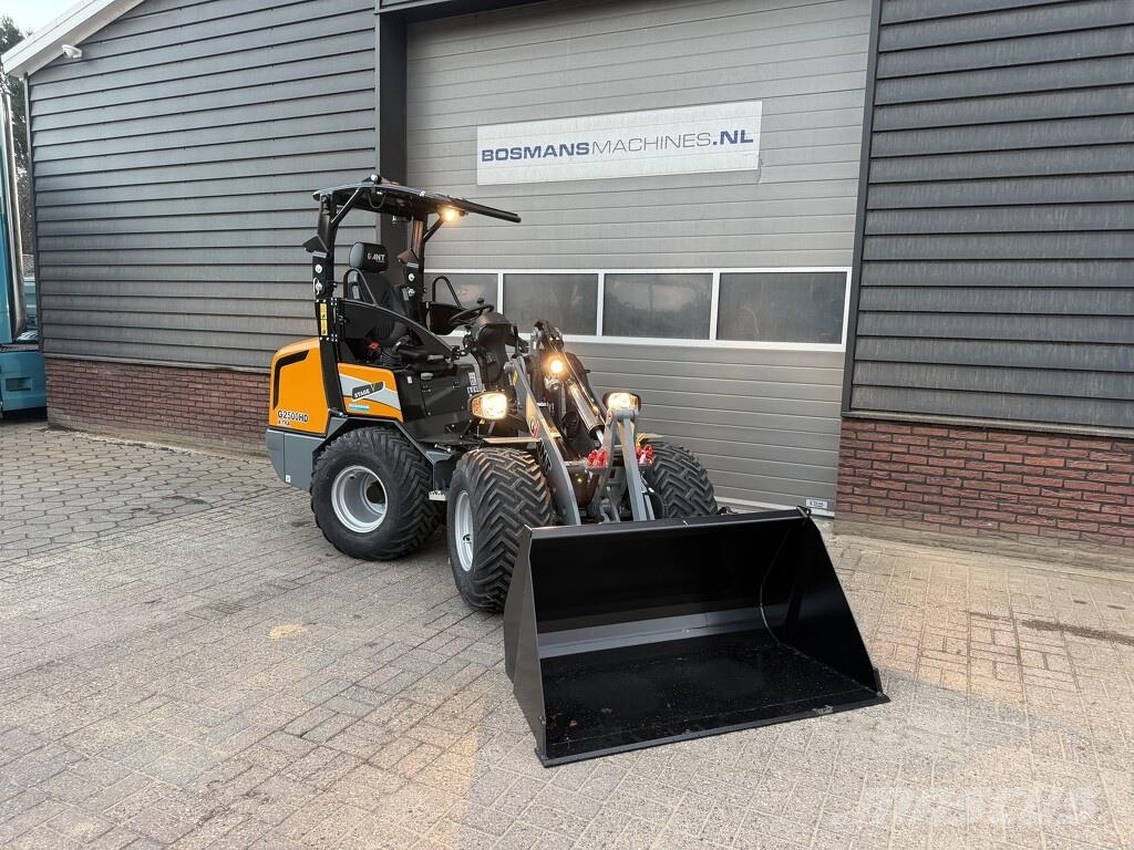 GiANT G2500 X-TRA HD shovel NIEUW met PRO-INCHING Kolesni nakladalci