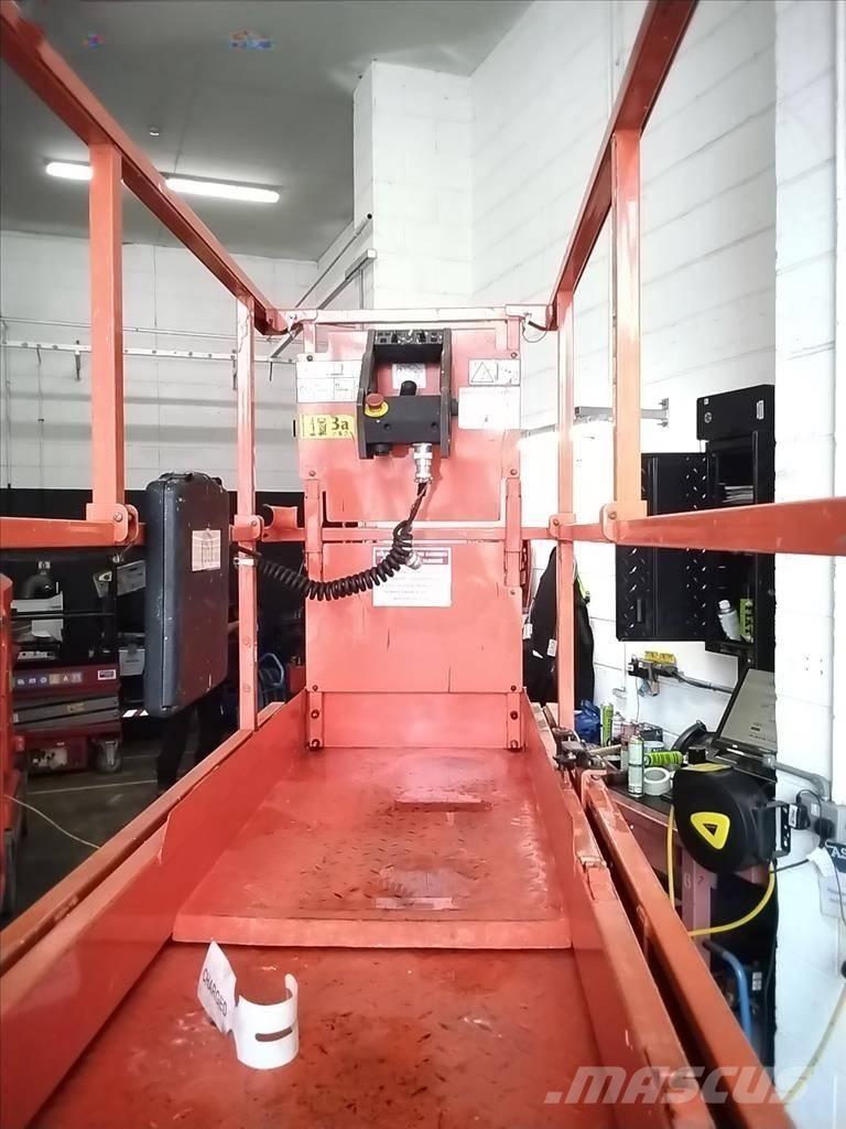 JLG 2630 ES Šķerveida pacēlāji