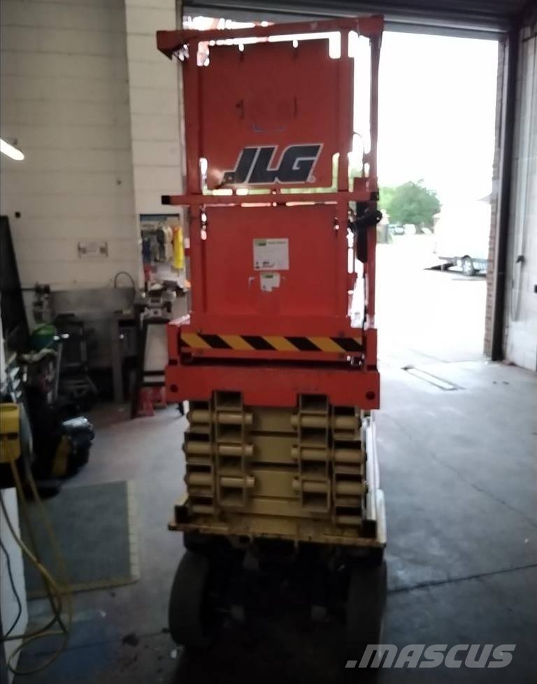 JLG 2630 ES Šķerveida pacēlāji