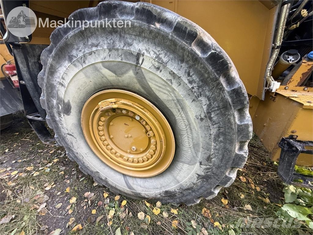 CAT 980M Rataslaadurid