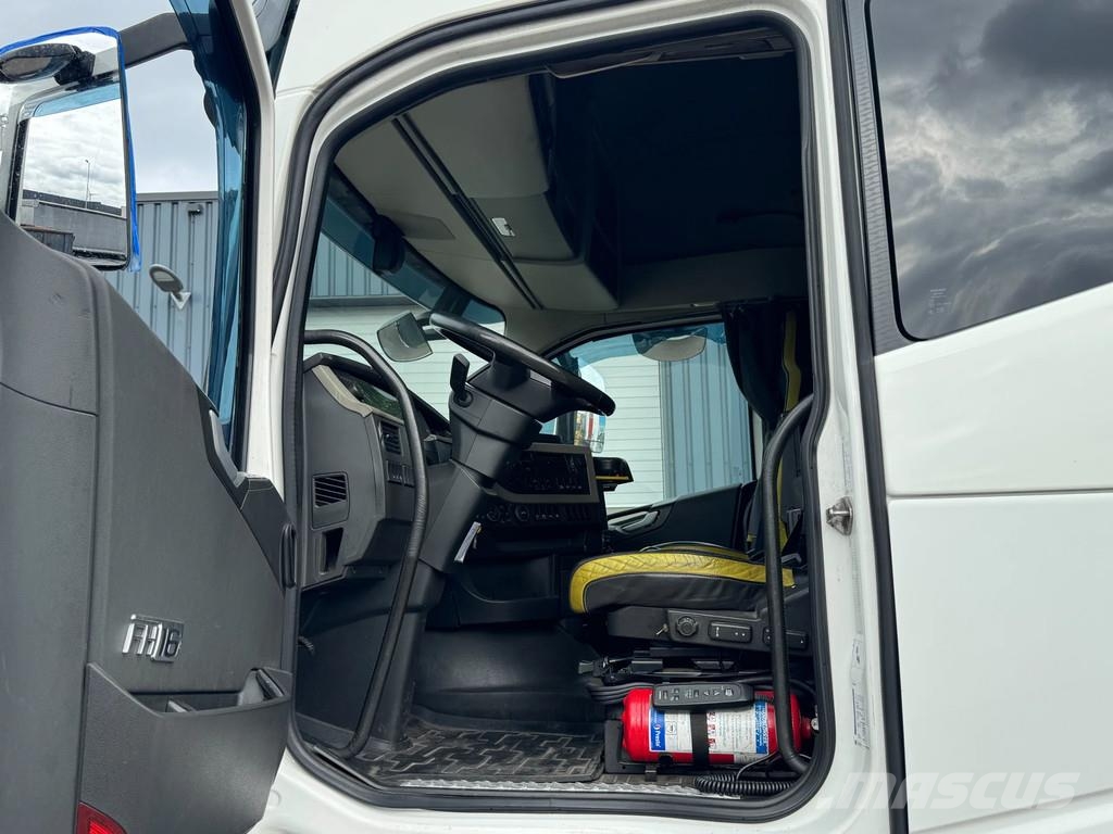 Volvo FH 16 750 6x2 Retarder Globe XL Trekkers