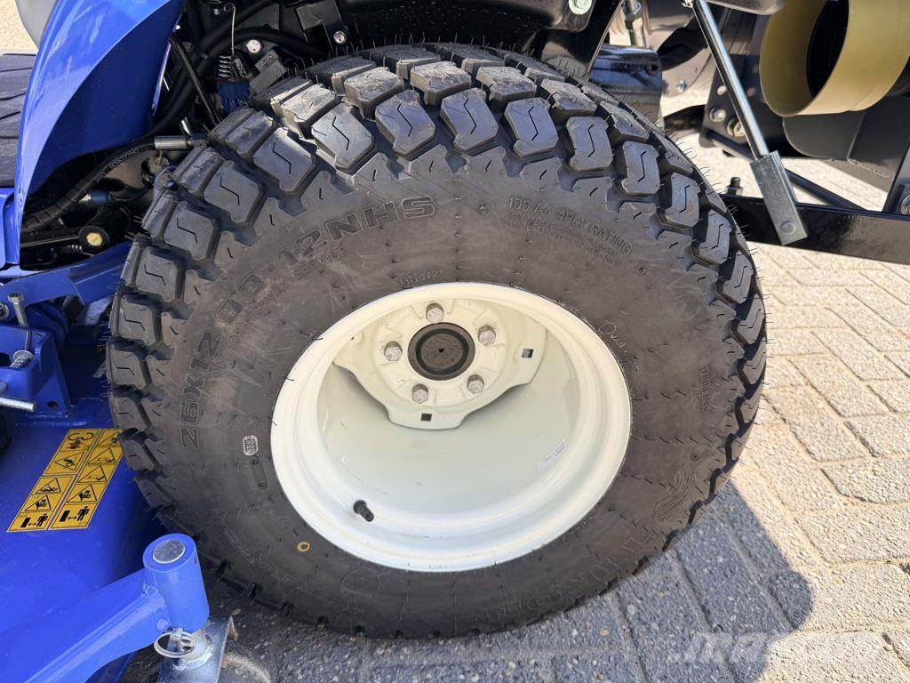 New Holland Boomer 25C& 160GMS + Matev Opvangbak Трактори