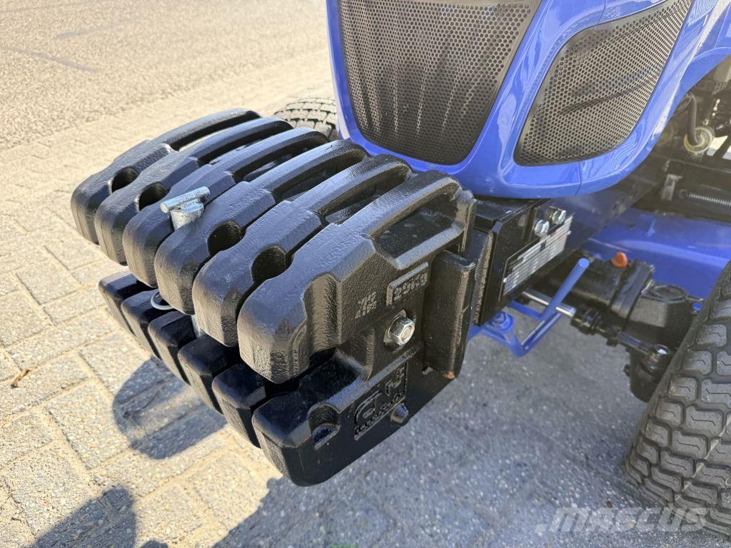 New Holland Boomer 25C& 160GMS + Matev Opvangbak Трактори
