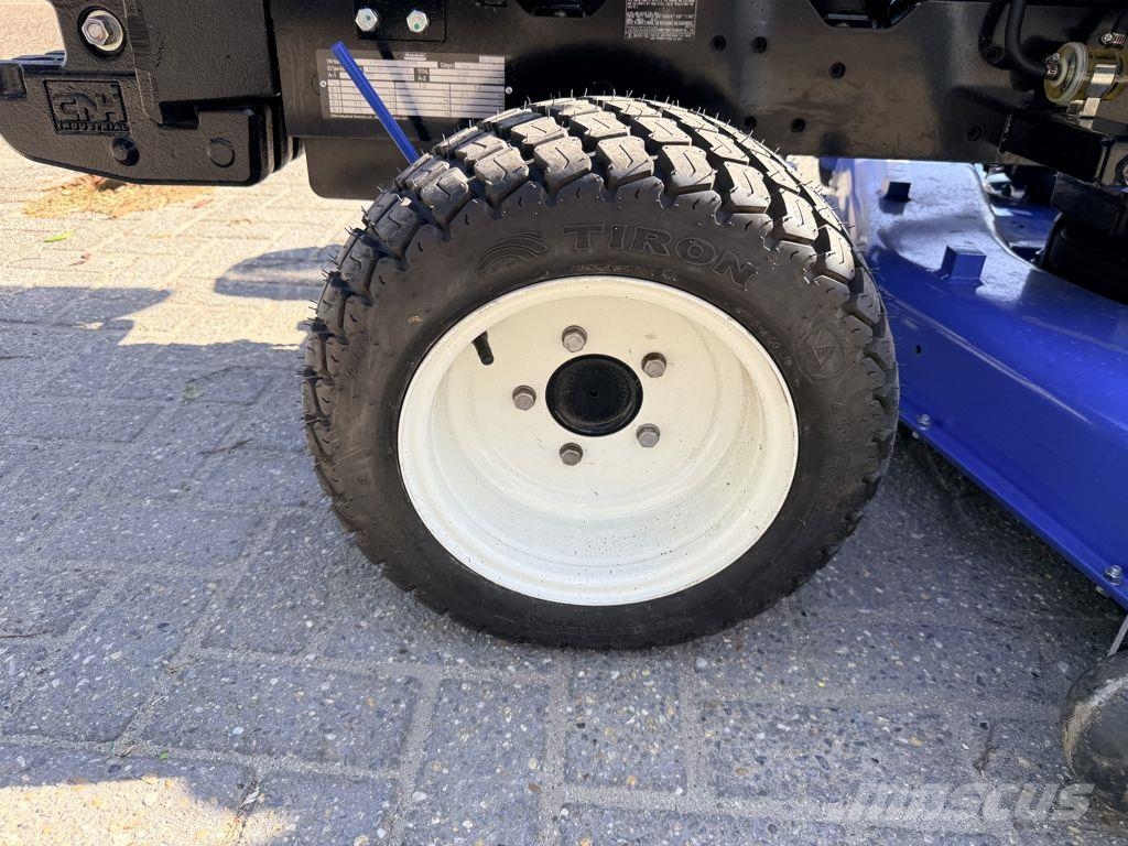 New Holland Boomer 25C& 160GMS + Matev Opvangbak Трактори