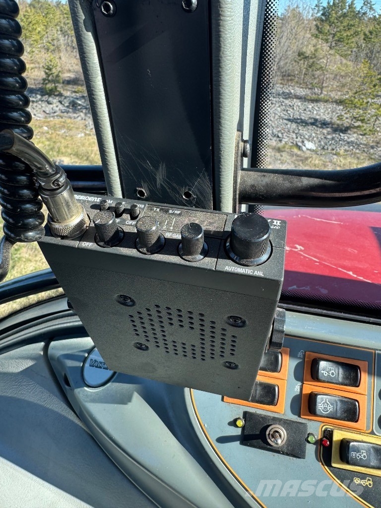 Valtra T 182 Versu Трактори