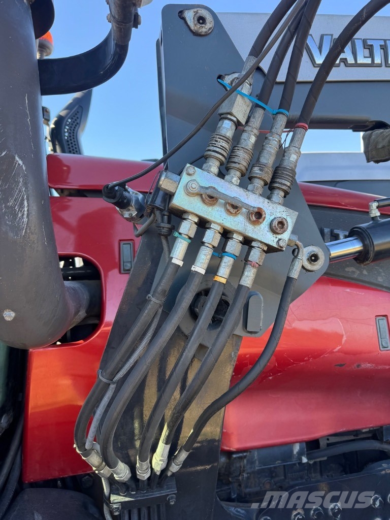 Valtra T 182 Versu Трактори