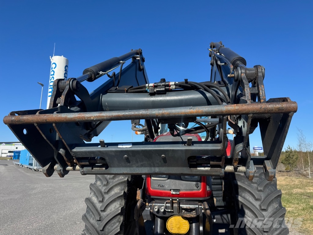 Valtra T 182 Versu Трактори
