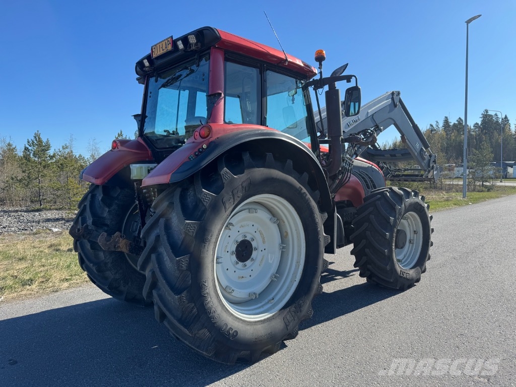 Valtra T 182 Versu Трактори