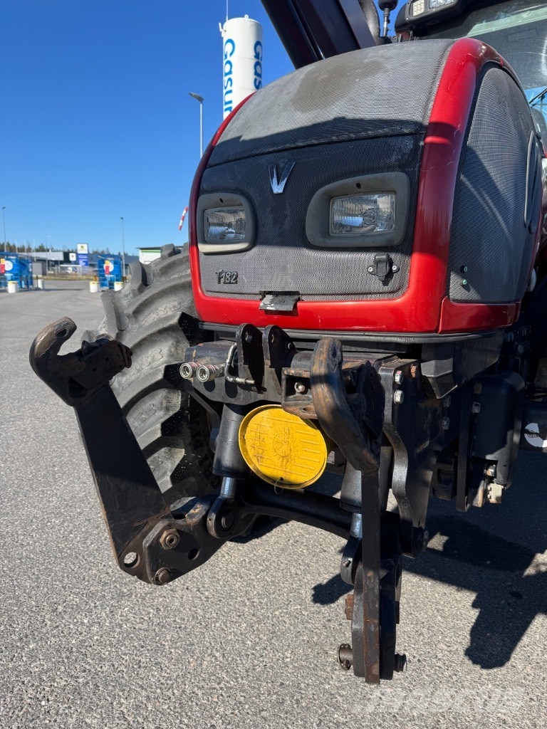 Valtra T 182 Versu Трактори