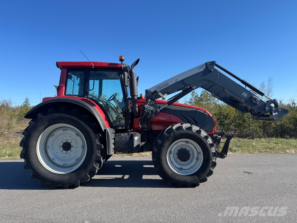 Valtra T 182 Versu Трактори