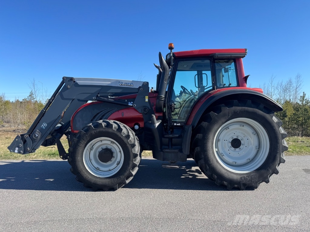 Valtra T 182 Versu Трактори