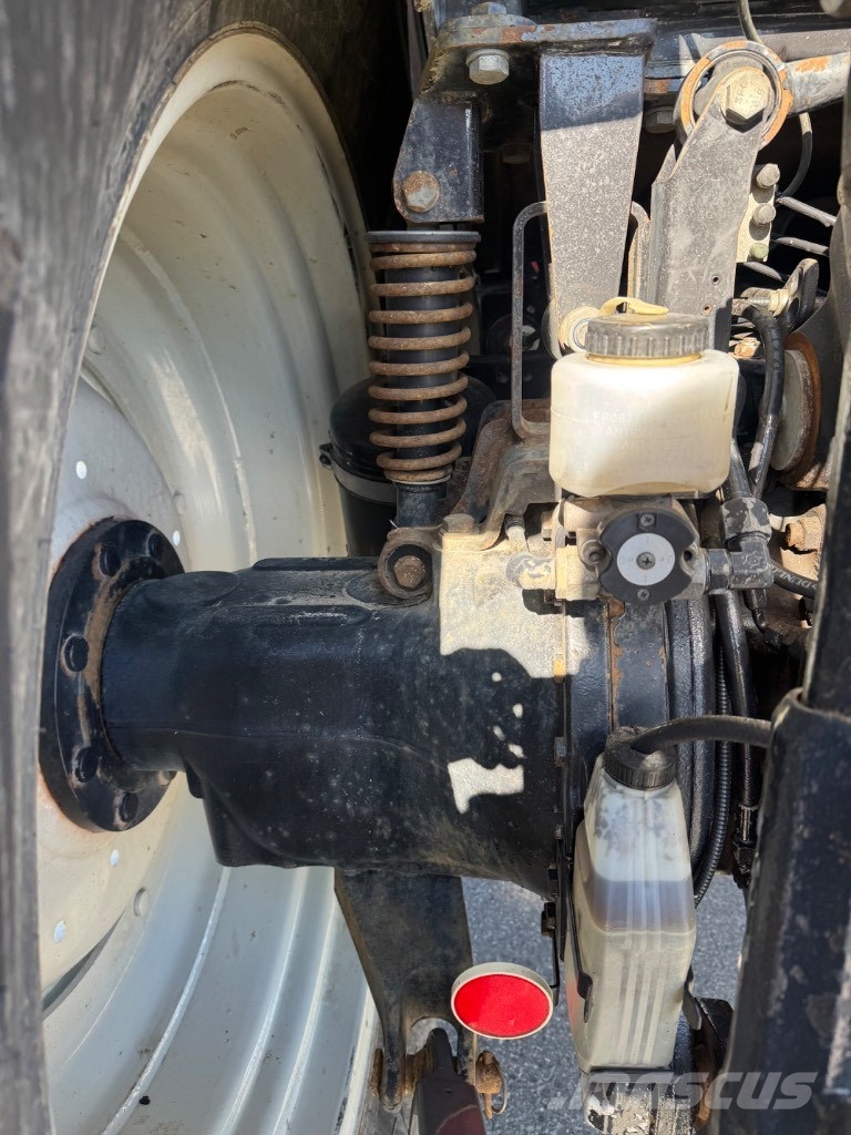 Valtra T 182 Versu Трактори