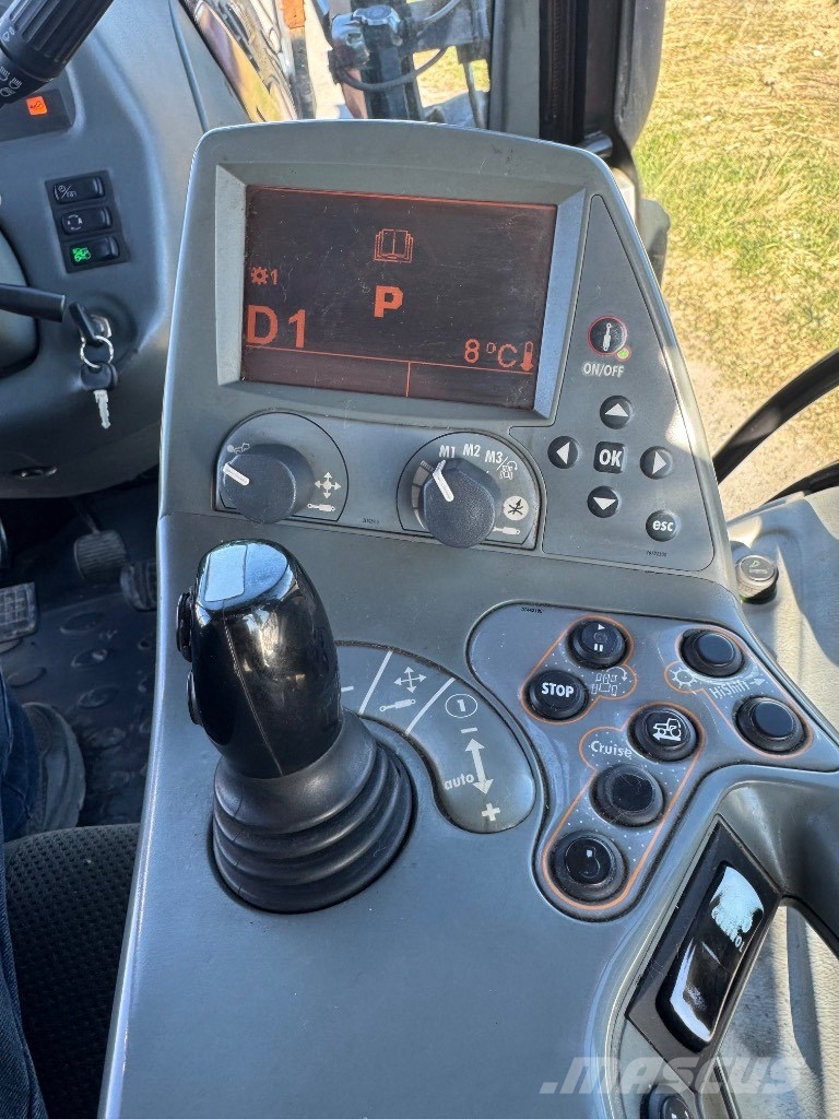 Valtra T 182 Versu Трактори