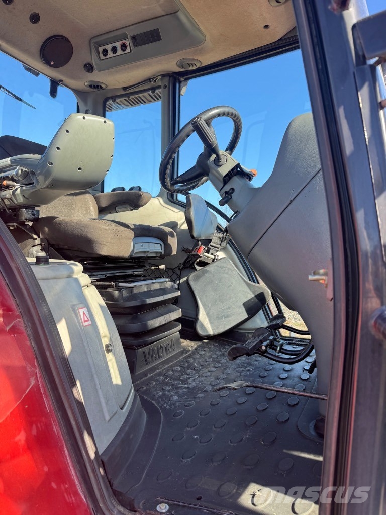Valtra T 182 Versu Трактори