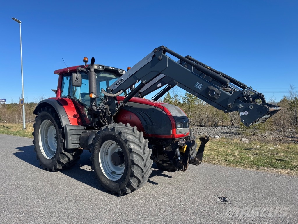 Valtra T 182 Versu Трактори