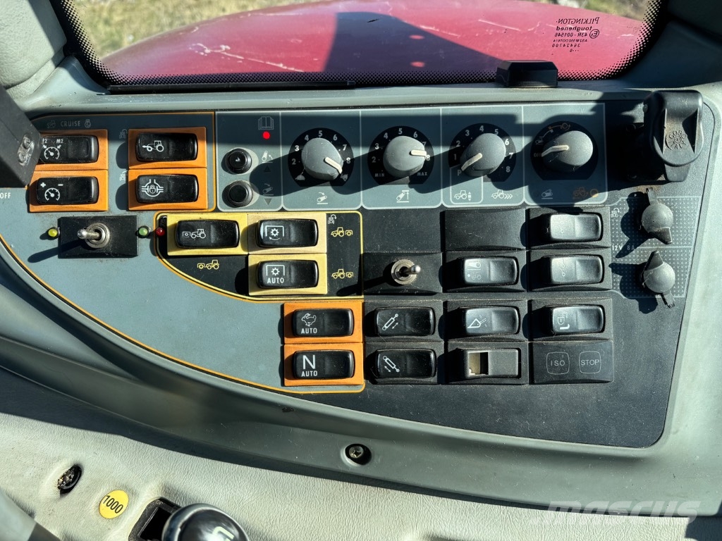 Valtra T 182 Versu Трактори