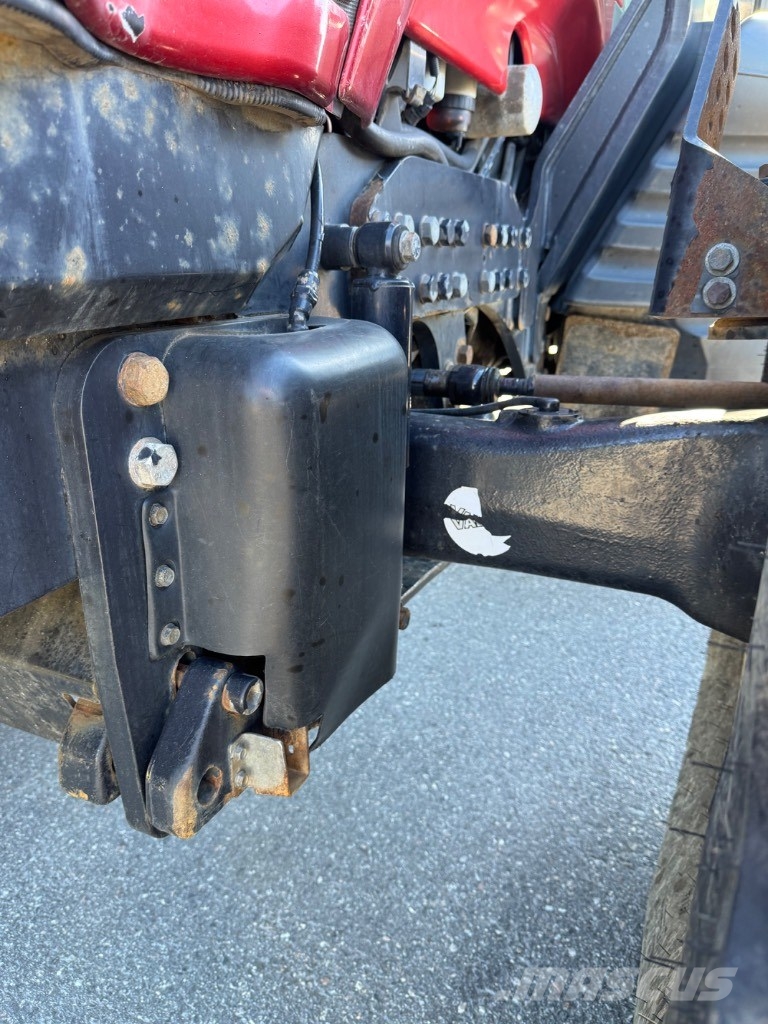 Valtra T 182 Versu Трактори