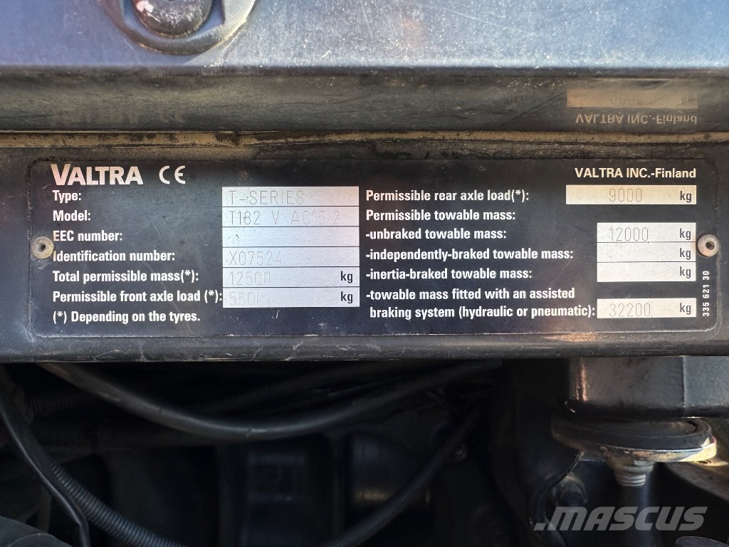 Valtra T 182 Versu Трактори